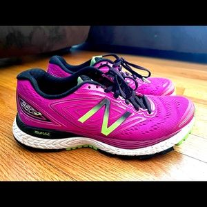 New balance tennis shoes